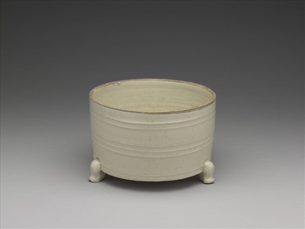 定窯 白瓷弦紋三足爐