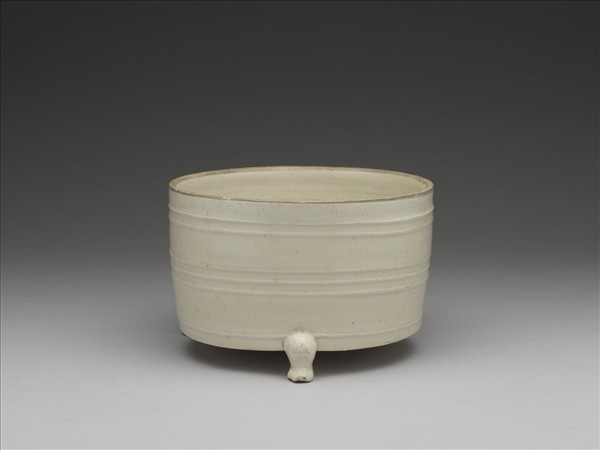 定窯 白瓷弦紋三足爐
