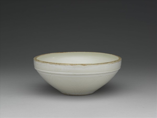 定窯 白瓷劃花花瓣紋碗