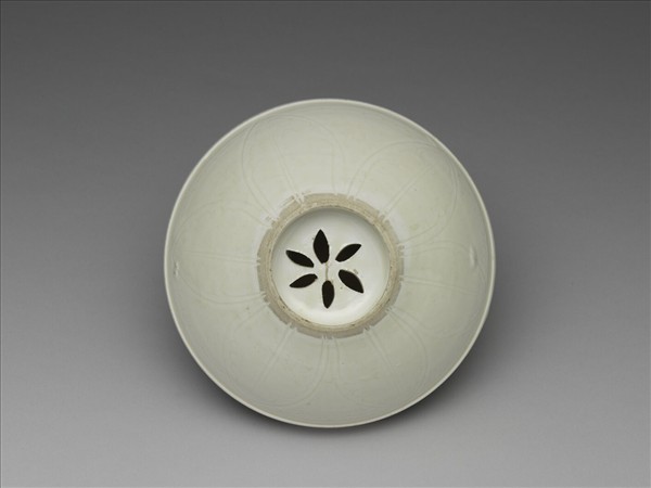 定窯 白瓷劃花花瓣紋碗
