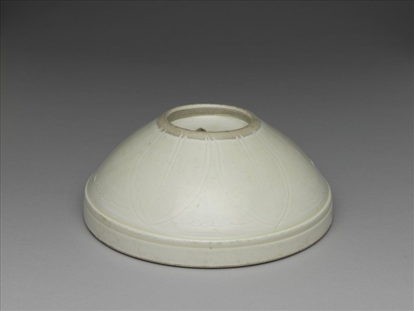 定窯 白瓷劃花花瓣紋碗