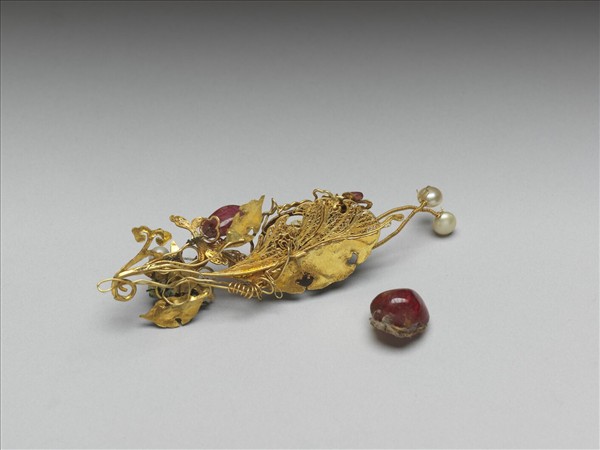 金嵌珠寶蜘蛛簪