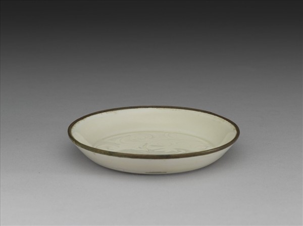 定窯 劃花萱花碟