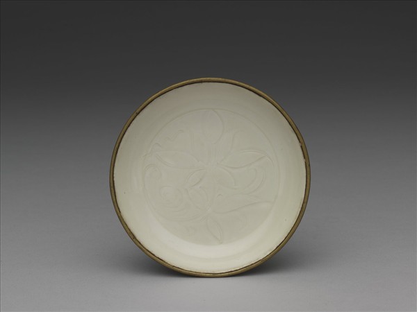 定窯 劃花萱花碟