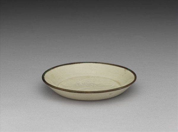 定窯 劃花萱花碟