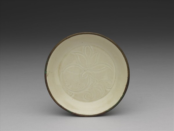 定窯 劃花萱花碟