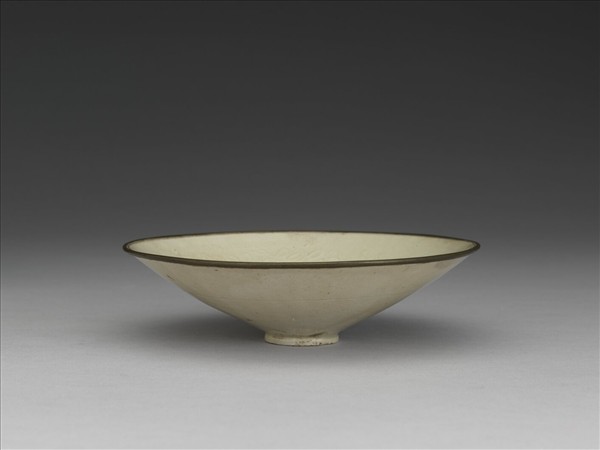 定窯 白瓷印花蓮花紋碗