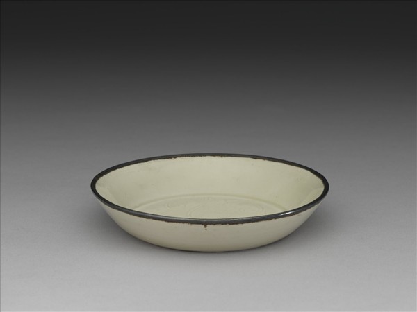 定窯 劃花萱花碟