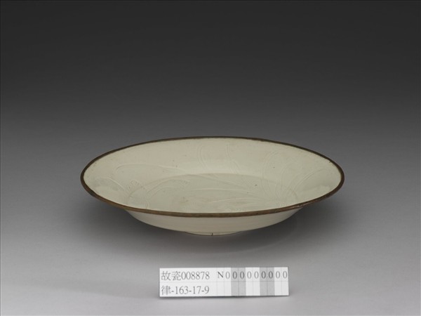 定窯 白瓷劃花雙鳧紋折腰盤