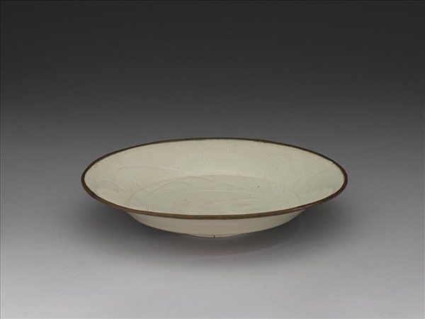 定窯 白瓷劃花雙鳧紋折腰盤