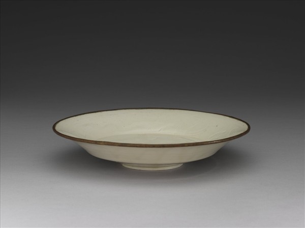 定窯 白瓷劃花雙鳧紋折腰盤