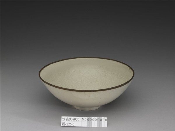 定窯 白瓷印花鳳凰花卉紋碗