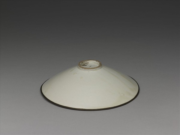 定窯 白瓷劃花牡丹紋笠式碗