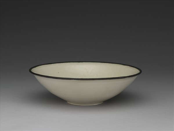 定窯 白瓷劃花蓮塘鴛鴦紋碗