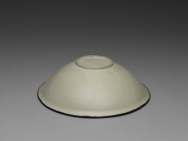 定窯 白瓷劃花蓮塘鴛鴦紋碗