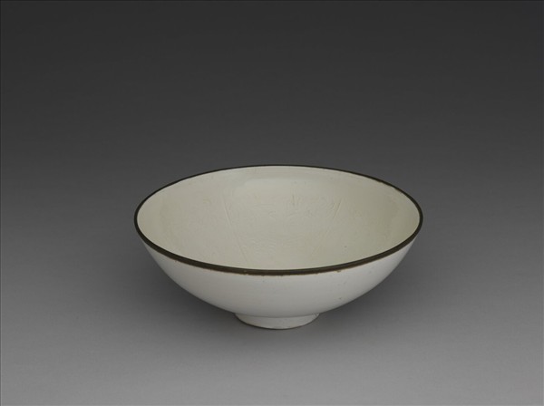 霍州窯 白瓷印花花卉紋碗 