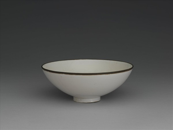 霍州窯 白瓷印花花卉紋碗 