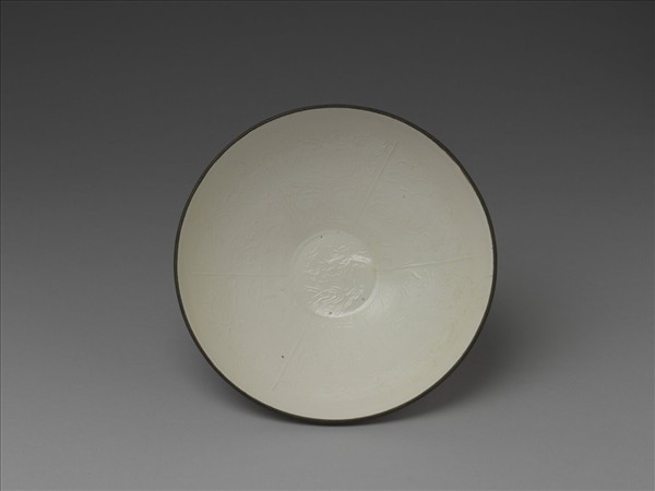 霍州窯 白瓷印花花卉紋碗 