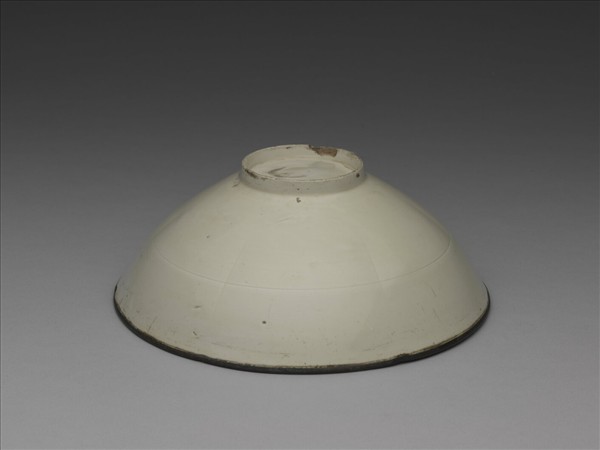 定窯 白瓷劃花蓮荷紋分格花式碗