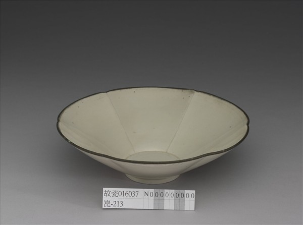 定窯 六瓣花式碗