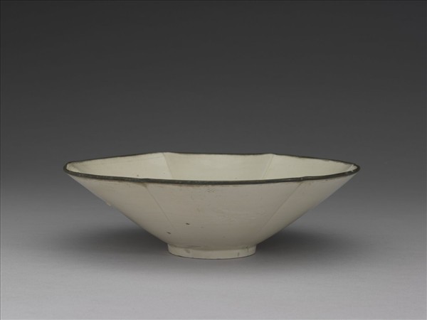 定窯 六瓣花式碗