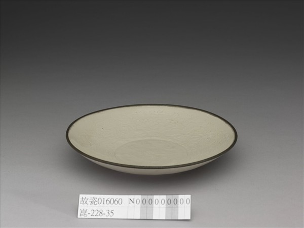 定窯 印花蓮塘鴛鴦雙魚碟