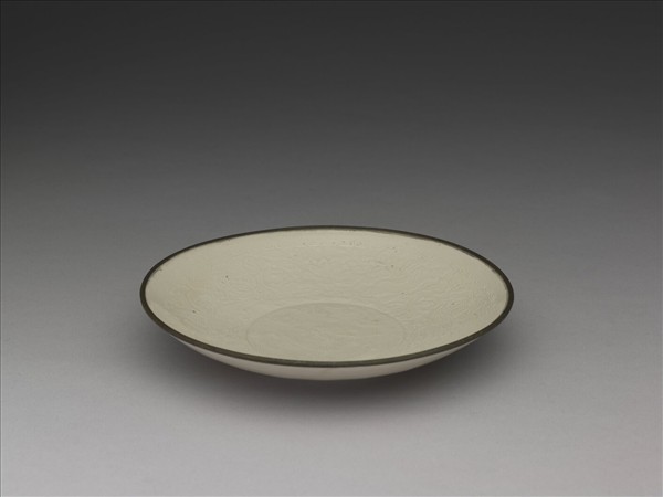 定窯 印花蓮塘鴛鴦雙魚碟