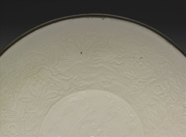 定窯 印花蓮塘鴛鴦雙魚碟