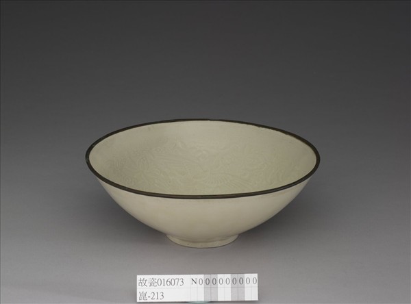 定窯 印花鴛鴦雙魚碗