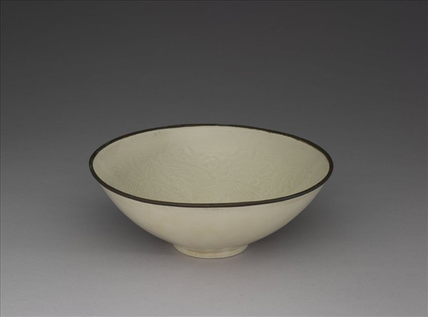 定窯 印花鴛鴦雙魚碗