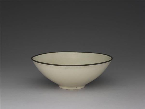 定窯 印花鴛鴦雙魚碗