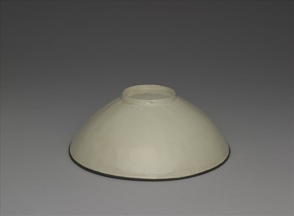 定窯 印花鴛鴦雙魚碗