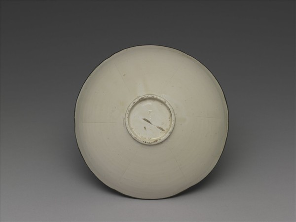 定窯 牙白劃花蓮花葵花式碗