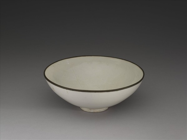 定窯 瑩白印花花卉碗