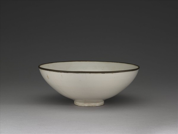 定窯 瑩白印花花卉碗