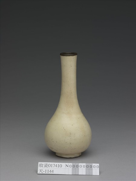 白瓷長頸瓶