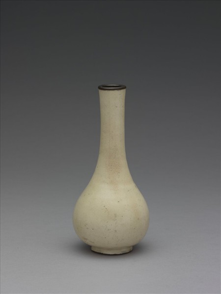 白瓷長頸瓶