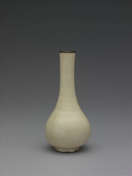 白瓷長頸瓶