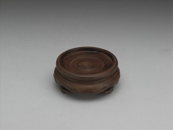 臨川窯 白瓷劃花雲龍紋蒜頭瓶