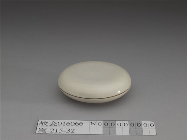 白釉劃花夔鳳印泥盒