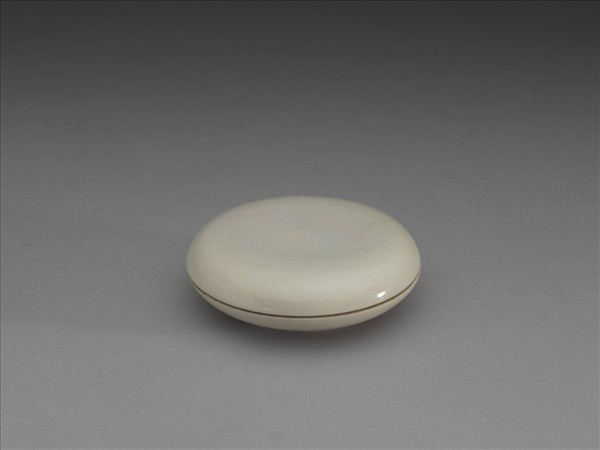 白釉劃花夔鳳印泥盒