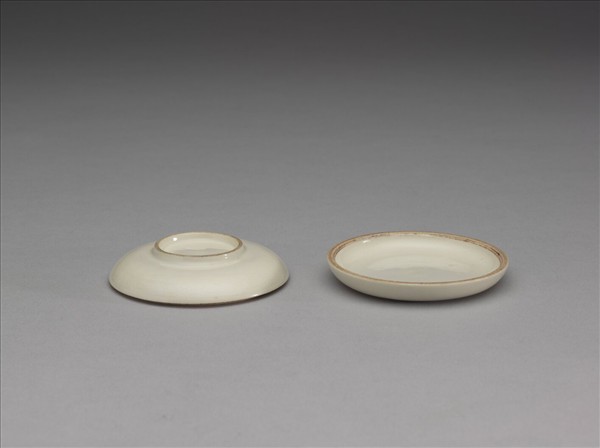 白釉劃花夔鳳印泥盒