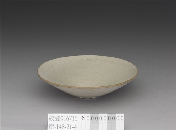 定窯 白瓷印花菊花紋碗