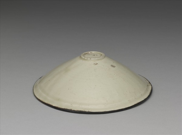 定窯 印花菊紋笠式碗