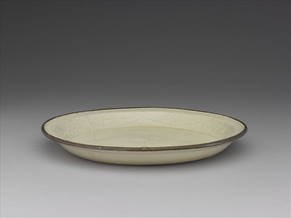 定窯 印花孔雀蕉石圖折沿盤