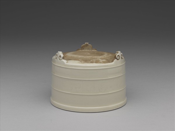 德化窯 白瓷夔紋三足爐