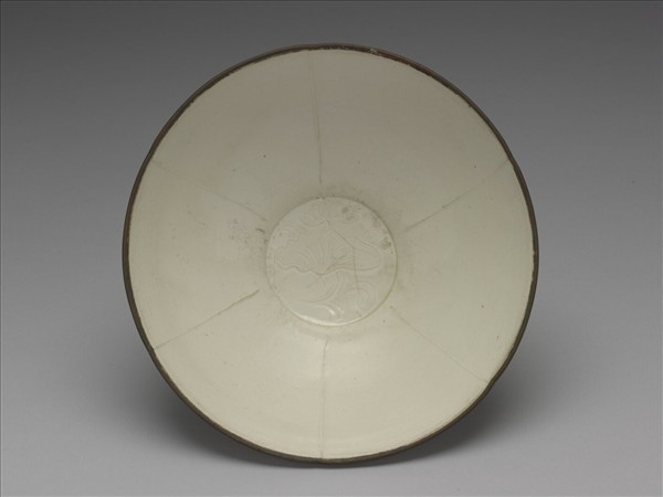 定窯 劃花蓮花紋葵口碗