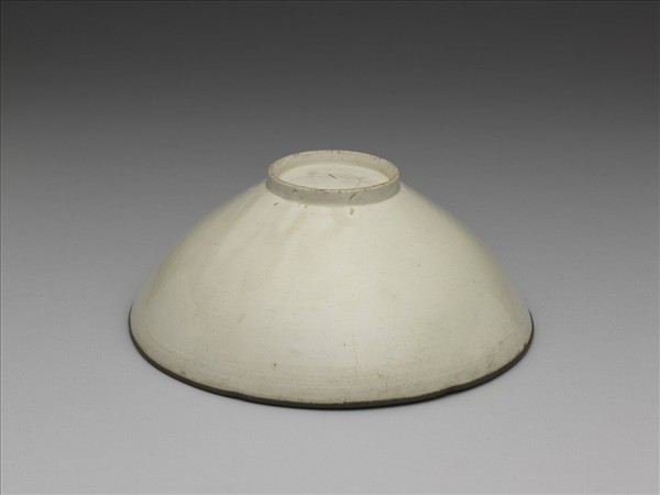 定窯 劃花蓮花紋葵口碗