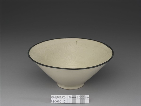 白瓷印花蓮塘游魚紋碗