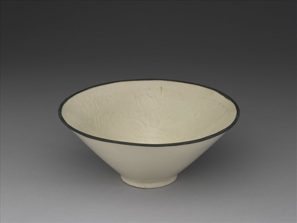 白瓷印花蓮塘游魚紋碗